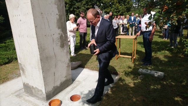 Na Winiarach w najbliższych dniach ponownie stanie Pomnik Poległych Winiarczyków