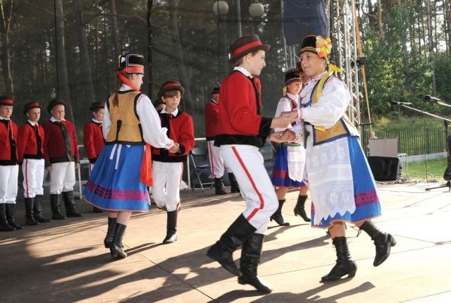 Tradycyjnie już podczas prezentacji na scenie króluje taniec