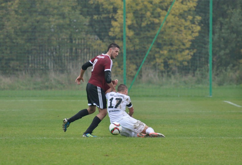 17.10.2015, Kraków: Marek Masiuda (z lewej) w meczu...