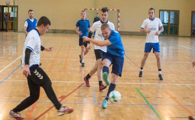 Rozgrywki Opatowskiej Ligi Futsalu wkraczają w decydującą fazę. Przed nami ostatnia kolejka rozgrywek. Kto zatriumfuje w 2020 roku?