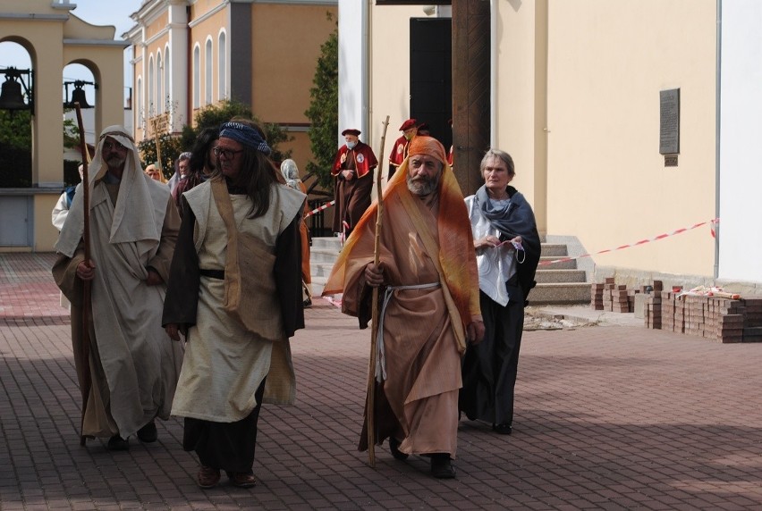 „Jezus jest wśród nas” - barwna inscenizacja na ulicach Rudnika nad Sanem