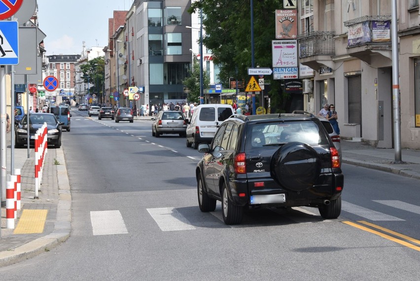 Na dwukierunkowym odcinku ul. Reymonta niektórzy kierowcy...