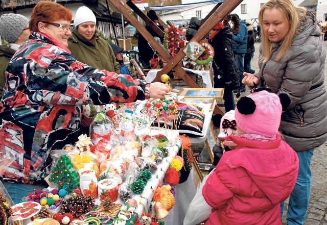 Wielu mieszkańców Koszalina zaopatrzyło się w oryginalne ręcznie robione ozdoby świąteczne na Jarmarku Jameńskim