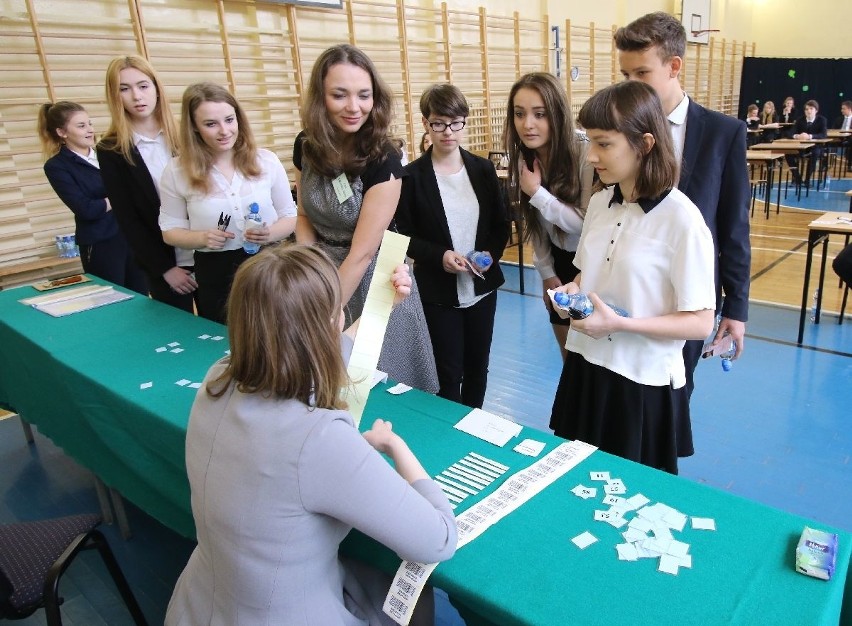 Egzamin gimnazjalny 2016 w Kielcach. Uczniowie spodziewali się rozprawki, była charakterystyka