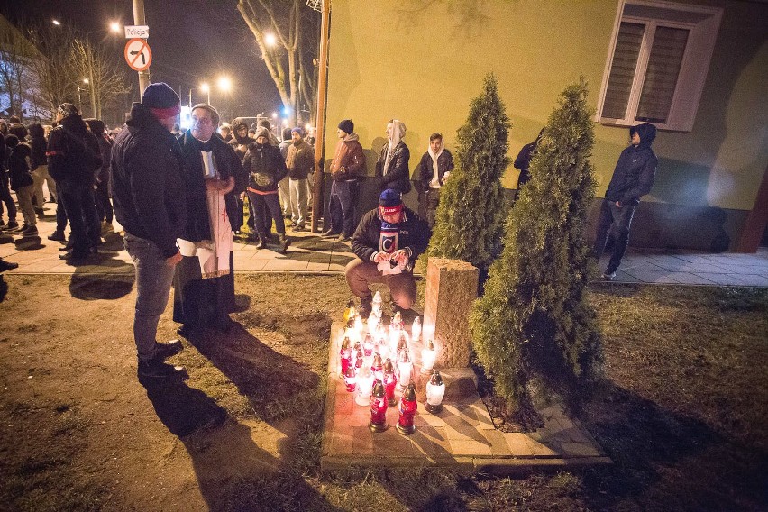 Kibice słupskich klubów Czarnych i Gryfa oraz sympatycy...