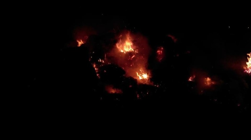 Pożar sterty słomy w Makowie w gminie Skaryszew.