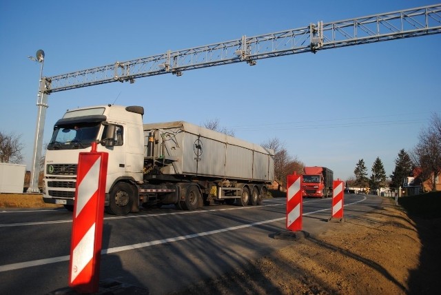 Kierowcy pojazdów powyżej 3,5 tony zapłacą na A1 Kutno Wschód - Kowal i A2 Stryków - Konotopa. Fot: Zbigniew Brucki/Polskapress