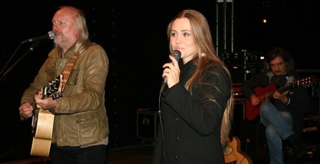 Legendarny muzyk grupy Pod Budą zaśpiewał w duecie z córką Mają
