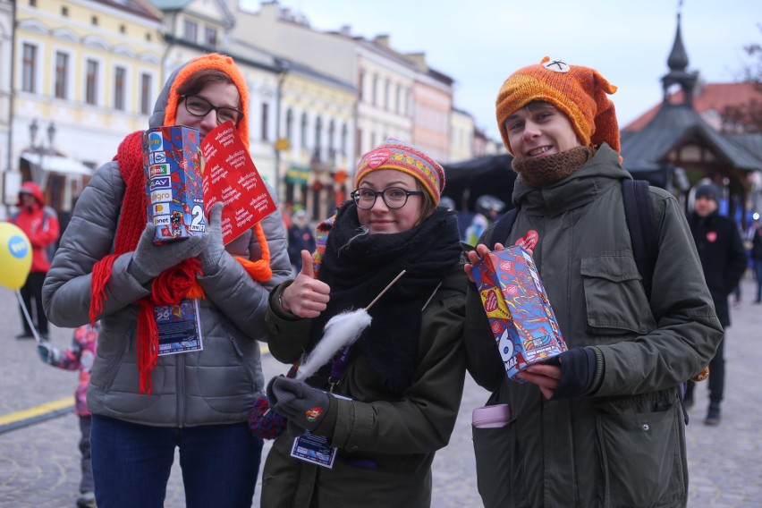 W całej Polsce oraz kilkudziesięciu miejscach na świecie po...