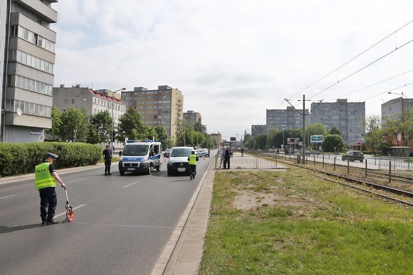 Wypadek na Legnickiej. Kobieta wpadła pod samochód [ZDJĘCIA]