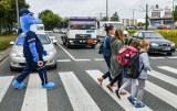 Akcja "Bezpieczna droga do szkoły". Bydgoscy policjanci obserwowali przejścia dla pieszych w pobliżu SP nr 46