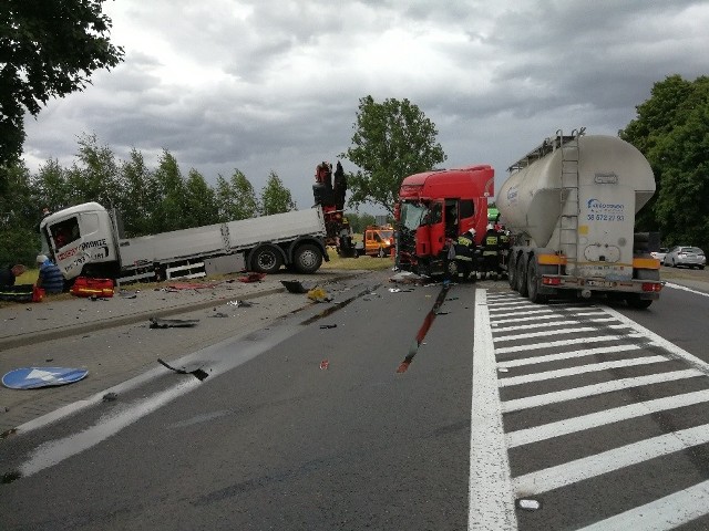 Wypadek w Kolniku 25.06.2018. Czołowo zderzyły się dwie ciężarówki