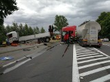 Wypadek w Kolniku (pow. gdański) 25.06.2018. Czołowe zderzenie dwóch ciężarówek. Dwie osoby są poszkodowane