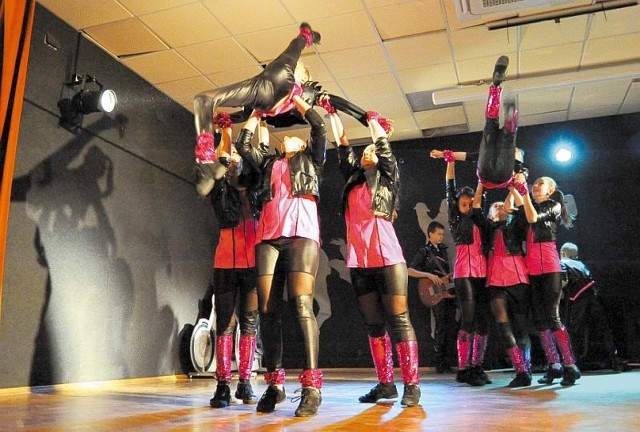 Taniec współczesny, hip-hop, a nawet krakowiaka można było obejrzeć podczas Wojewódzkiego Przeglądu Nowoczesnych Form Tańca w Młodzieżowym Domu Kultury.