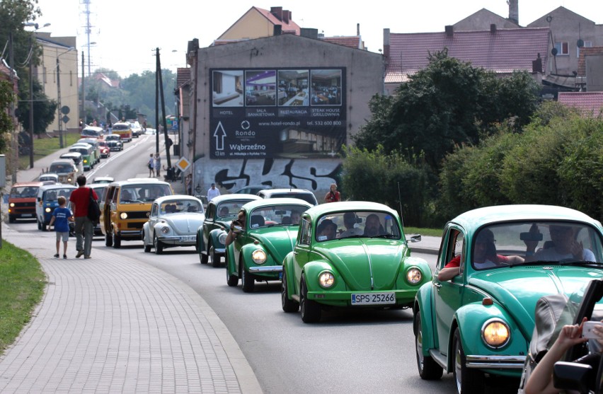 Na podzamczu w Radzyniu Chełmińskim rozgościł się zlot VW i...