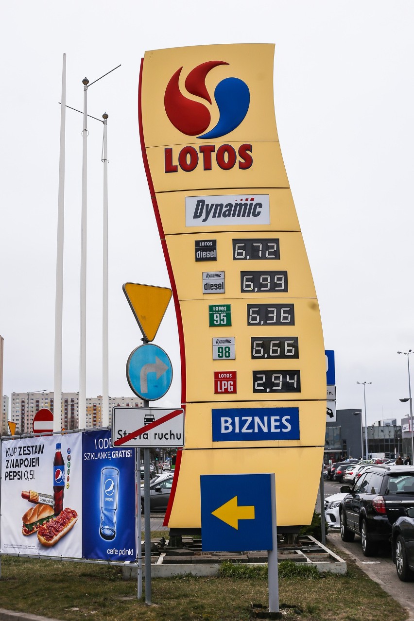 Ceny paliw w Poznaniu. Przejdź do kolejnego slajdu ---->