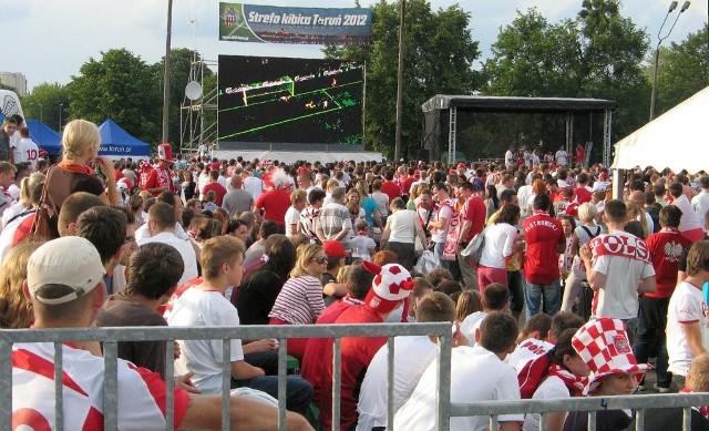 Strefa kibica w Toruniu pojawi się także w 2018 roku, z okazji Mistrzostw Świata w Rosji. Na zdjęciach toruńska strefa kibica w 2012 roku
