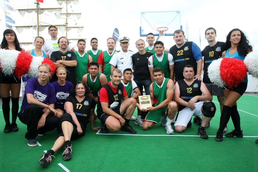 Gdynia: Mecz koszykówki meksykańscy żeglarze kontra radni Gdyni [ZDJĘCIA]