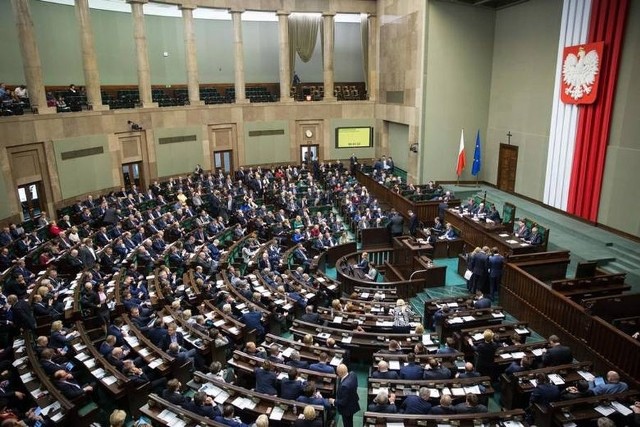 Nieobecność opolskich posłów na najgorętszym w ostatnim czasie sejmowym głosowaniu wywołała lawinę komentarzy wśród internautów.