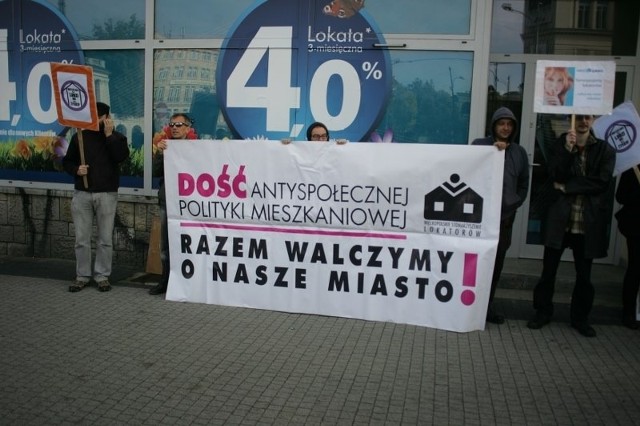 Pikieta pod siedzibą NeoBanku w obronie lokatorów "czyszczonych" kamienic.