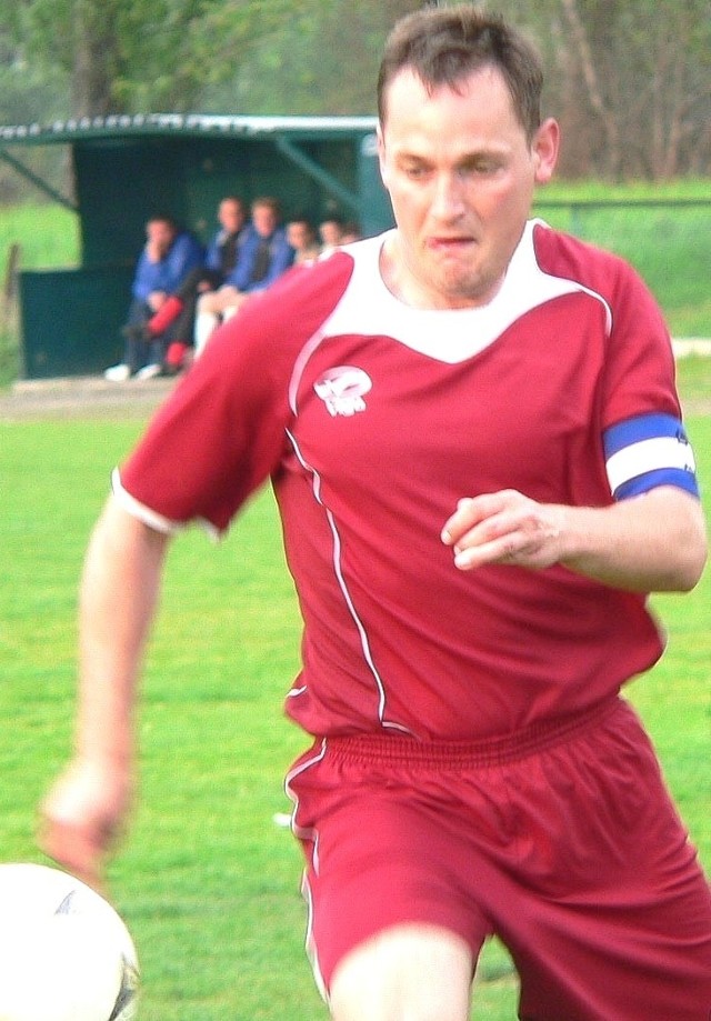 Tomasz Fetela, lider rodzinnego klanu piłkarskiego z Krzczonowa, strzelił kolejną bramkę w kazimierskiej "halówce".