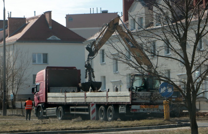 "Tu na razie jest ściernisko, ale będzie..." torowisko!...