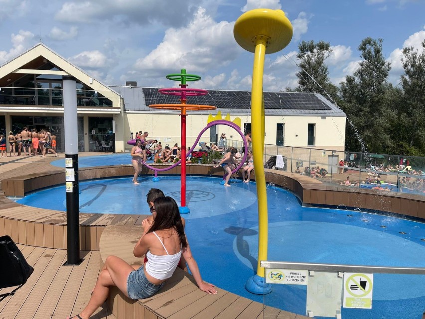 Upalna niedziela nad basenem w Hadlach Szklarskich. Zobacz to miejsce na naszych zdjęciach!