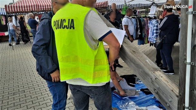 Policjanci przejęli podrobione ubrania warte pół miliona złotych