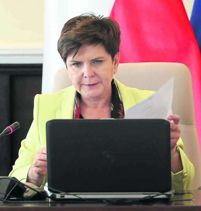 Premier Beata Szydło podpisała rozporządzenie podwyższające aż o 150 zł płacę minimalną
