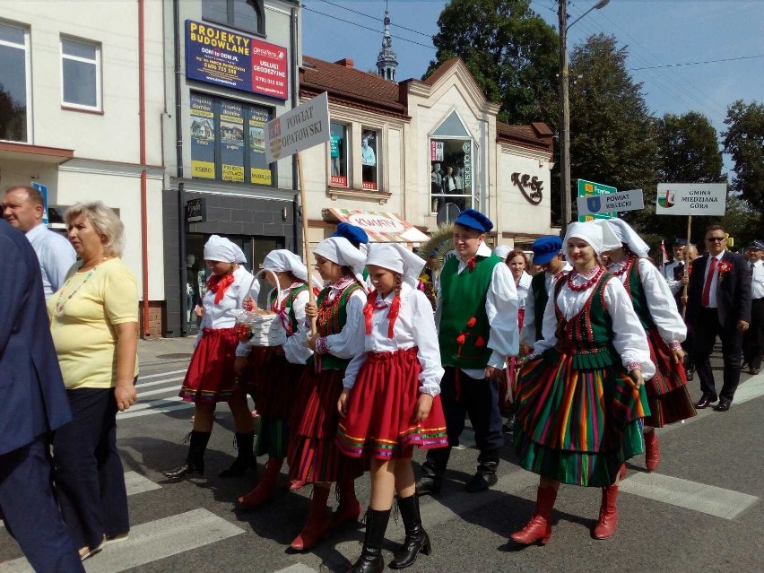 Wspaniałe dożynki wojewódzkie we Włoszczowie. Ale widowisko [DUŻO ZDJĘĆ]