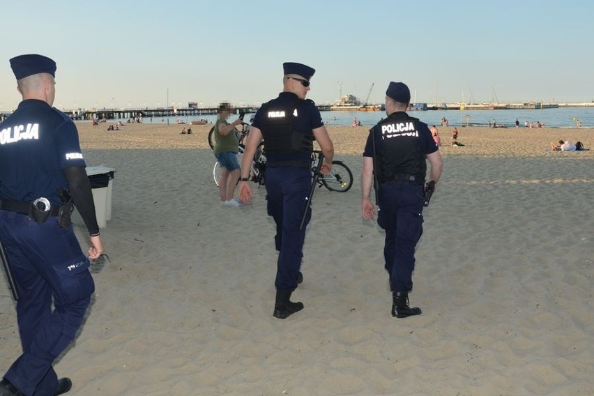 Sopot: Posypały się mandaty za picie alkoholu na plaży