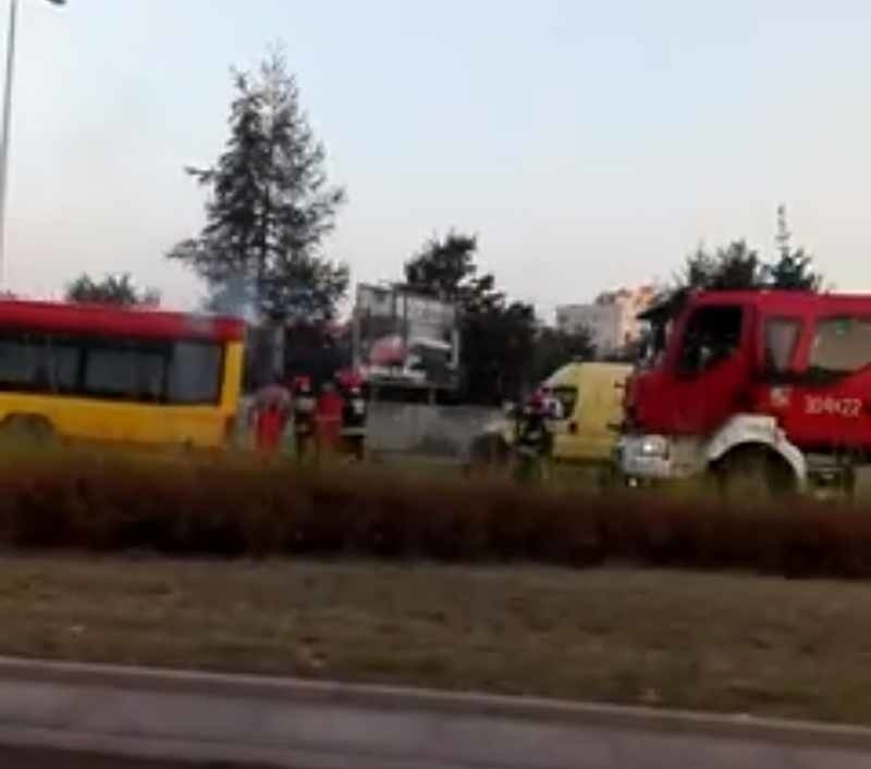 Pożar w komorze silnika w autobusie MPK na Nowym Dworze