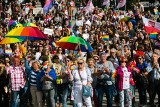 Wydarzenia na Placu Solidarności. Ruszył I Marsz Równości w Szczecinie [ZDJĘCIA, WIDEO]