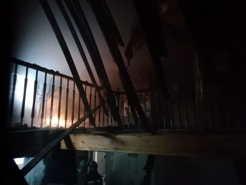 Poranny pożar w Strzelcach w powiecie chełmskim. Strażacy gasili ogień przez ponad 6 godzin
