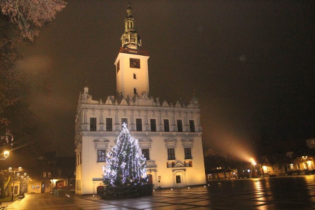 Choinka i iluminacje świąteczne w Chełmnie już cieszą oczy