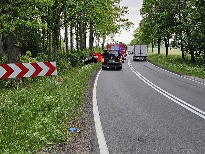 Tragiczny wypadek w pobliżu Stołczna w gminie Człuchów. Nie żyje 45-letni kierowca