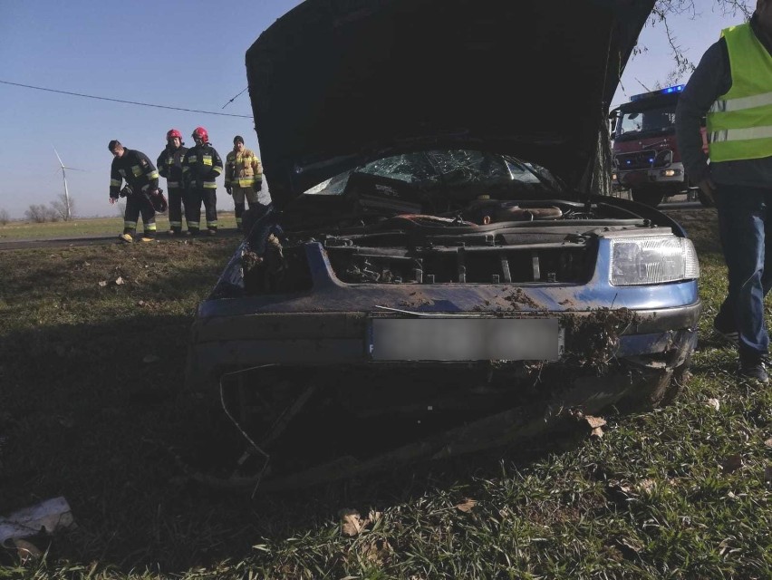 Wypadek w Dębinie  powiecie malborskim. Passat dachował...