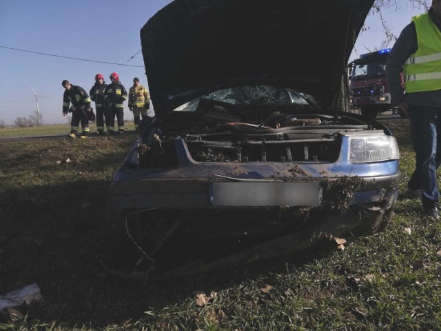 Wypadek w Dębinie  powiecie malborskim. Passat dachował trzykrotnie  [27.02.2019]