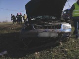 Wypadki koło Malborka [27.02.2019]. Dachowanie w Dębinie, rannych troje 19-latków. Motorowerzysta potrącony w Królewie, a piesza w Malborku