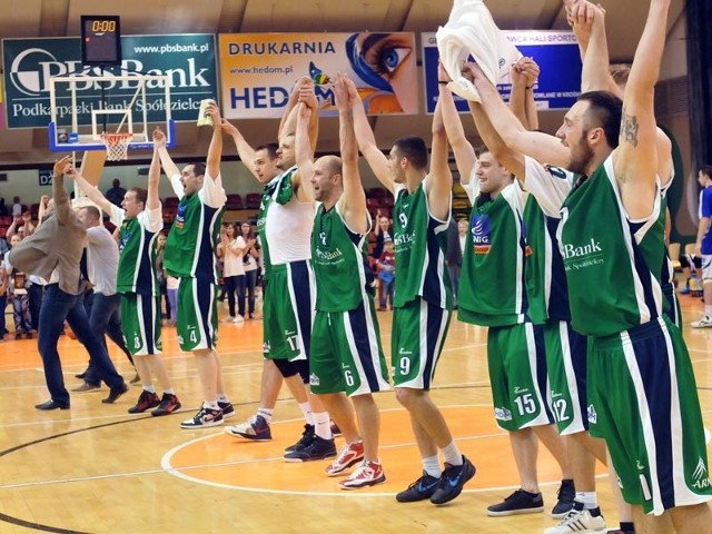 MOSiR Krosno w finale I ligi koszykarzyKoszykarze PBS Bank Efir Energy MOSiR Krosno po raz trzeci wygrali z AZS WSGK Kutno i są w finale I ligi koszykarzy. 93-89 (27-23, 14-21, 27-20, 25-25).