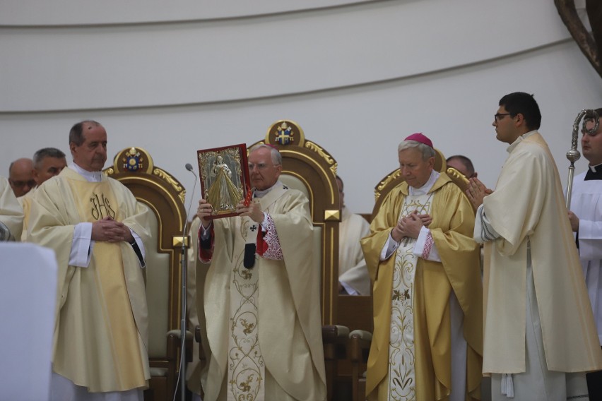 Kraków. Msza św. upamiętniająca konsekrację Bazyliki Bożego Miłosierdzia w Łagiewnikach przez Jana Pawła II