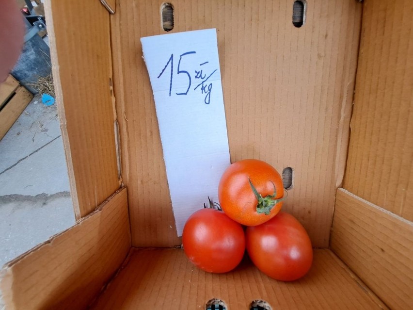 Ceny warzyw i owoców na giełdzie w Sandomierzu w sobotę, 25 marca. Ile kosztowały jabłka i papryka? Zobacz zdjęcia