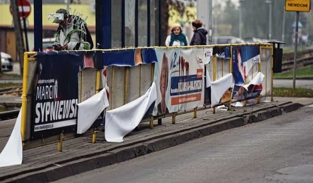 Wielu kandydatów rezygnuje z zawiadamiania policji z braku czasu. W jednym z bydgoskich okręgów zawiązała się nieformalna straż plakatowa