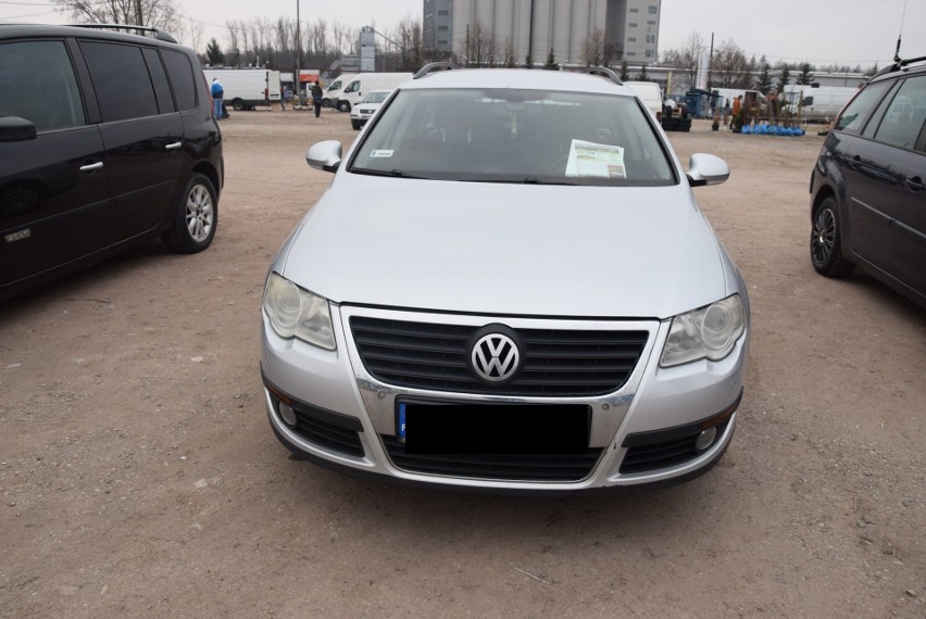 VW Passat z 2005 roku, z silnikiem 2.0 TDI i mocy 40 KM....