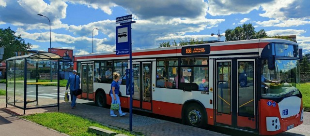 Nowe linie autobusowe nr 612, 638 i 656 mają ułatwić mieszkańcom oddalonych od centrum Dąbrowy Górniczej dzielnic komunikację ze śródmieściem oraz sąsiednimi dzielnicami Zobacz kolejne zdjęcia/plansze. Przesuwaj zdjęcia w prawo naciśnij strzałkę lub przycisk NASTĘPNE