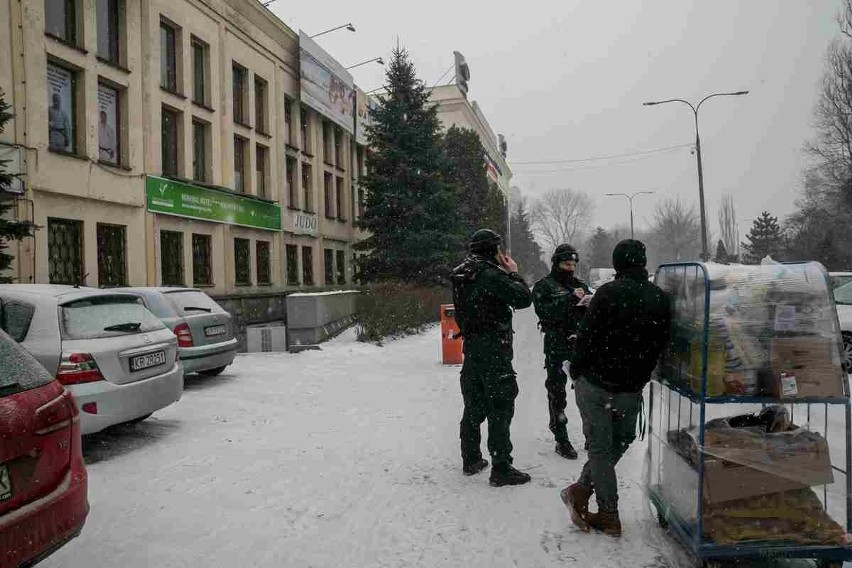 Kraków. Policja przeszukuje pomieszczenia TS Wisła i zabezpiecza dokumenty