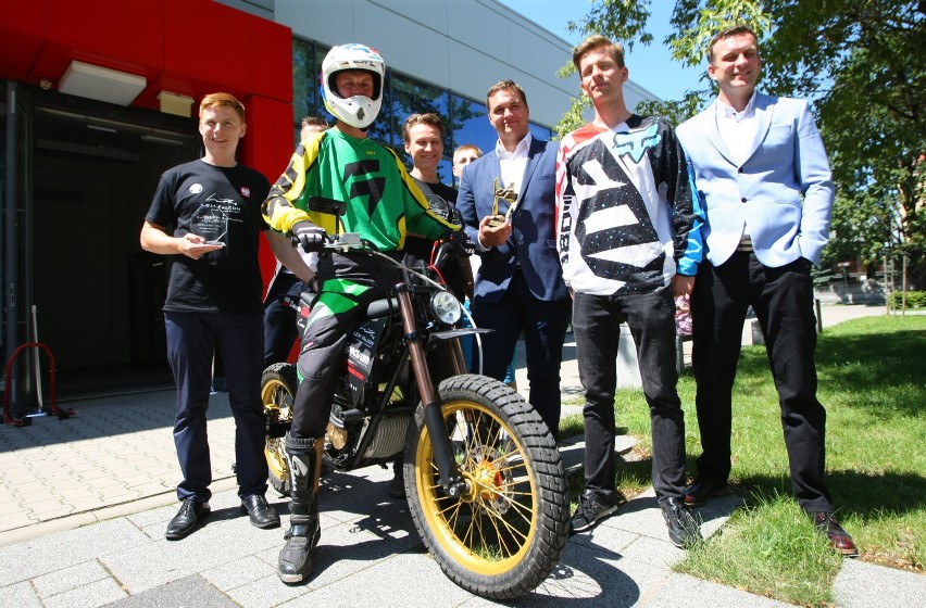 Supermotocykl wrocławskich studentów. Przejedziesz nim 100 km za 3 złote [ZDJĘCIA]