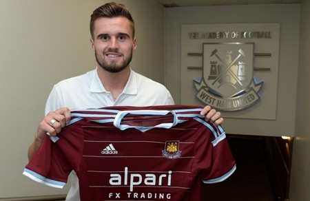 Carl Jenkinson przez koejny sezon będzie grał w West Ham United