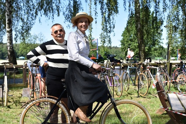 Będzie też giełda części do zabytkowych rowerów oraz okazja do wymiany materiałów, katalogów, znaczków rowerowych i temu podobnych pamiątek. Dla najmłodszych będzie okazja przejażdżki w autkach na pedały, a dla nieco starszych – na zabytkowych rowerach o ciekawej konstrukcji.