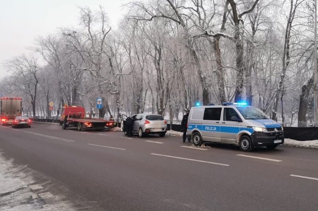 Uciekinierzy podejrzani o dokonanie rozboju w Kętrzynie zostali zatrzymani przez podlaskich policjantów na ul. Wojska Polskiego w Łomży.